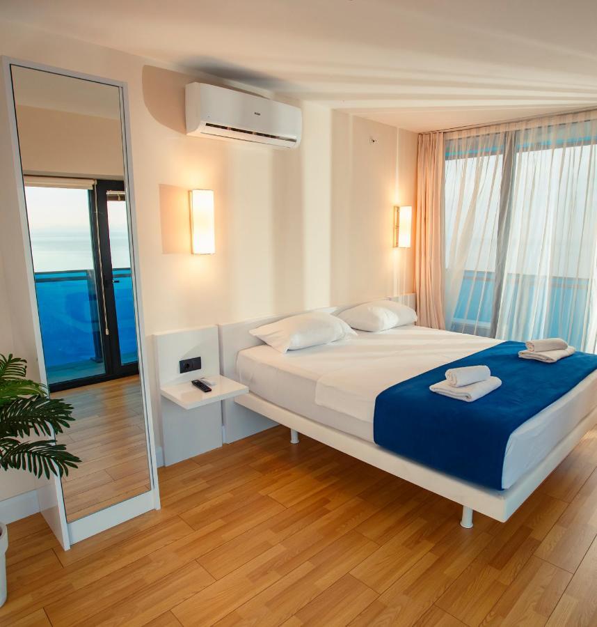 Panorama Orbi City Center Suite Batumi Bagian luar foto